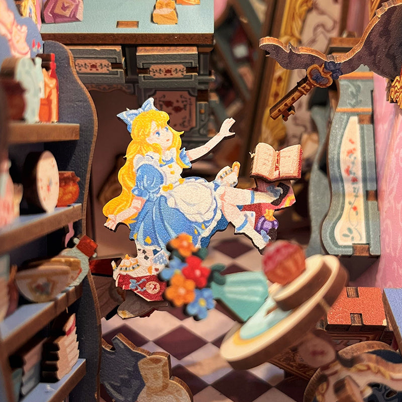 Tonecheer Book Nook Alice in Wonderland TQ128